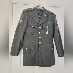 Vintage U.S. Army Dress Green Service Coat Vietnam Era 37R NS Meyer Button Eagle